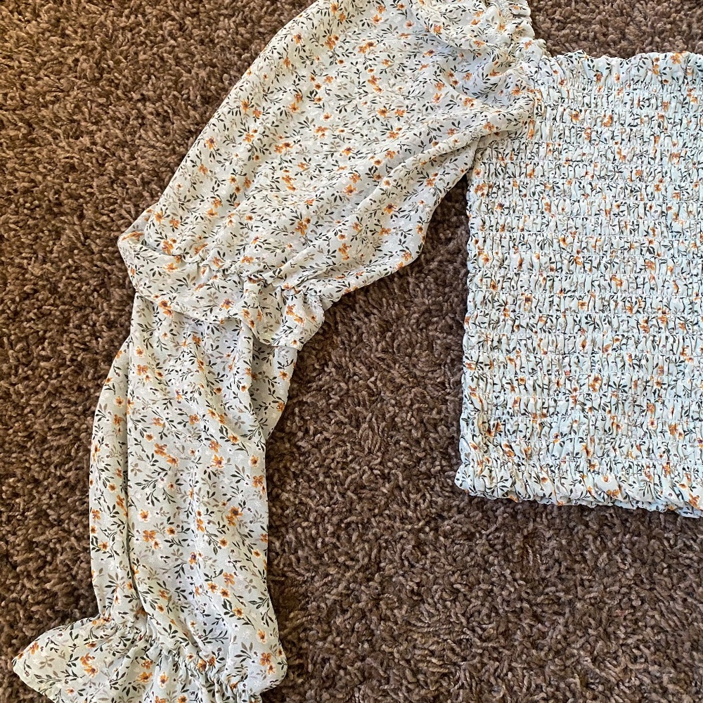 Floral Ruffled Long Sleeve Blouse - Picture 3 of 3